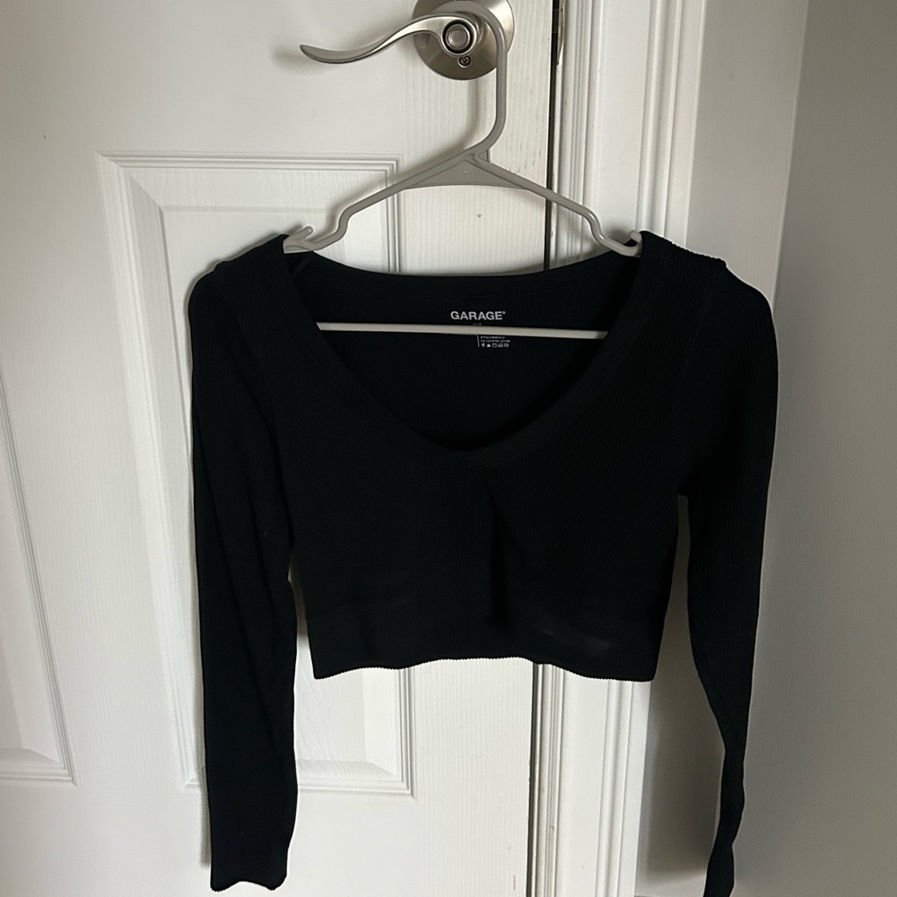 Black garage cropped long sleeve